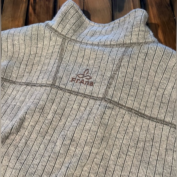 Prana sweater - Picture 3 of 11